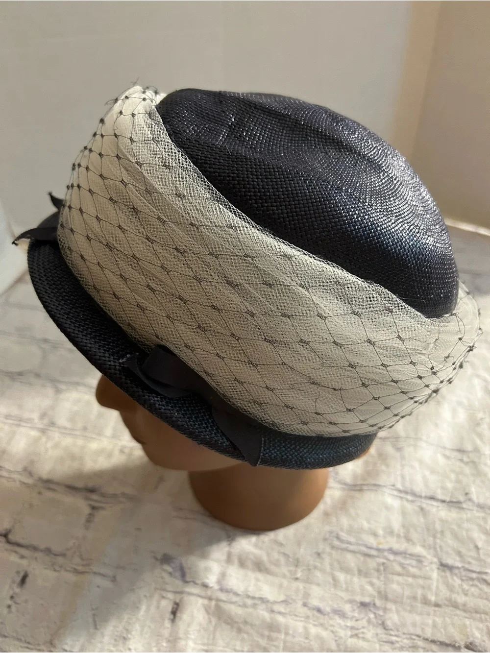 VTG STYLE PILL BOX BLACK WITH CREAM MESH NET HAT - Picture 4 of 11